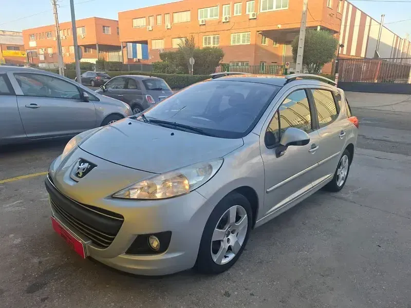 Usado Peugeot 207 Sport 110 CV (80 kW) 2010 Gris / plata Familiar