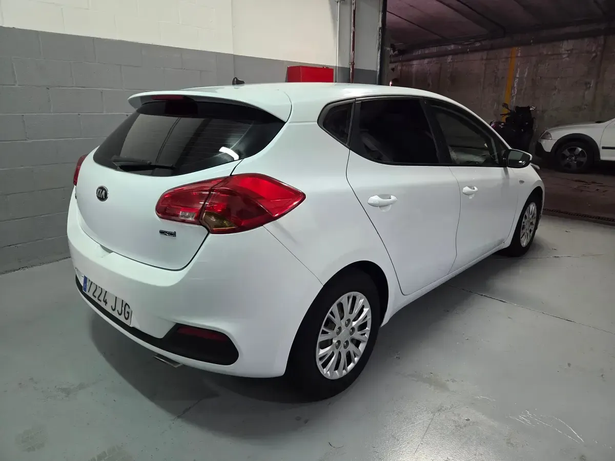 Usado Kia Ceed GT 90 CV (66 kW) 2015 Blanco Utilitario