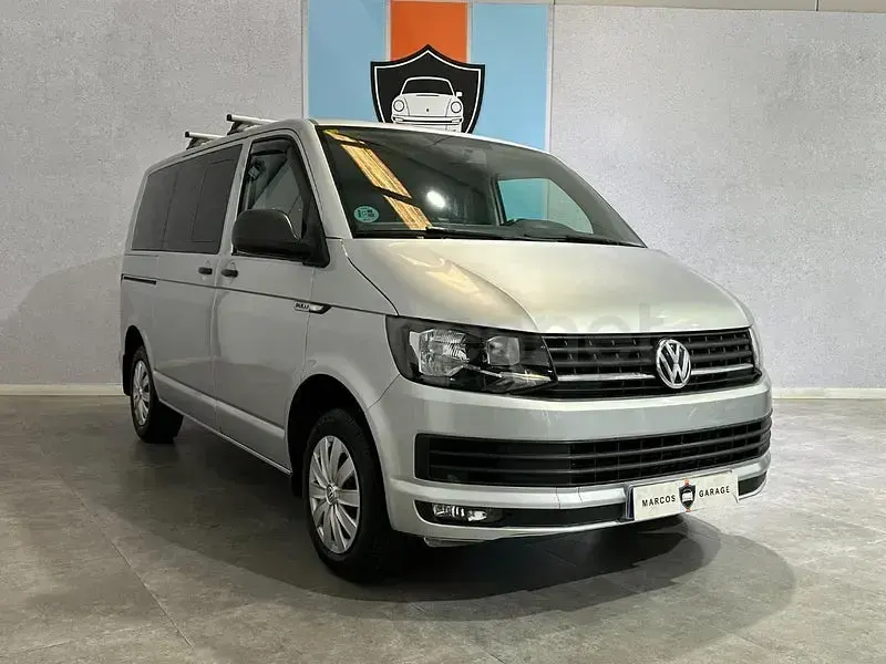 Usado VW Caravelle Trendline 114 CV (83 kW) 2017 Gris / plata Van