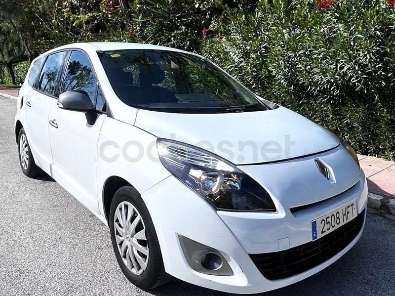 Usado Renault Scénic III Dynamique 110 CV (80 kW) 2011 Blanco Monovolumen