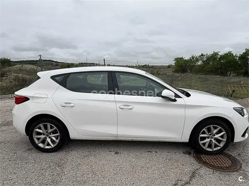 Usado Seat Leon Reference 115 CV (84 kW) 2021 Blanco Berlina