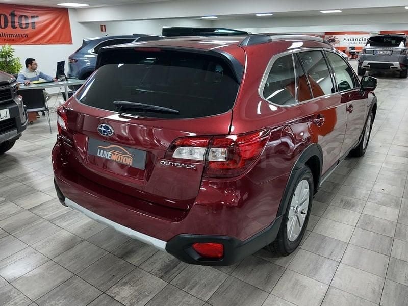 Usado Subaru Outback 175 CV (128 kW) 2018 Granate Familiar