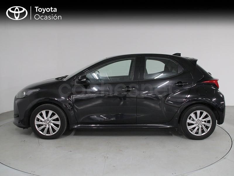 Usado Toyota Yaris Hybrid Active 116 CV (85 kW) 2024 Negro Berlina