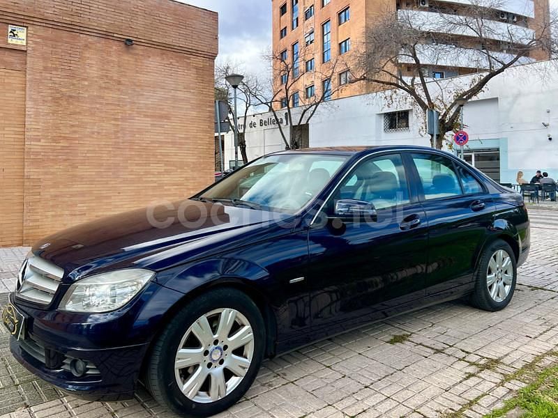 Usado Mercedes C200 Avantgarde 136 CV (100 kW) 2011 Azul Berlina