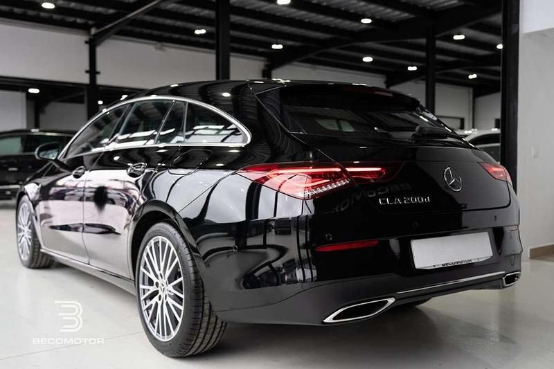 Usado Mercedes CLA200 Shooting Brake 150 CV (110 kW) 2021 Negro Familiar