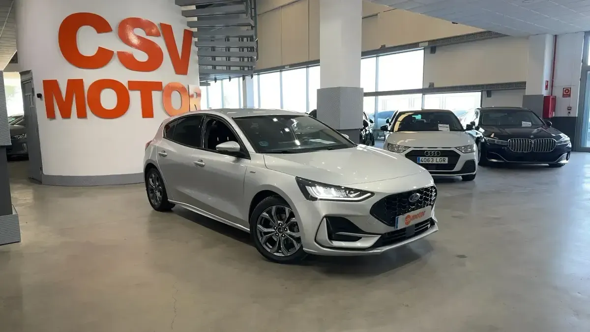 Usado Ford Focus ST-Line 125 CV (91 kW) 2023 Gris Utilitario