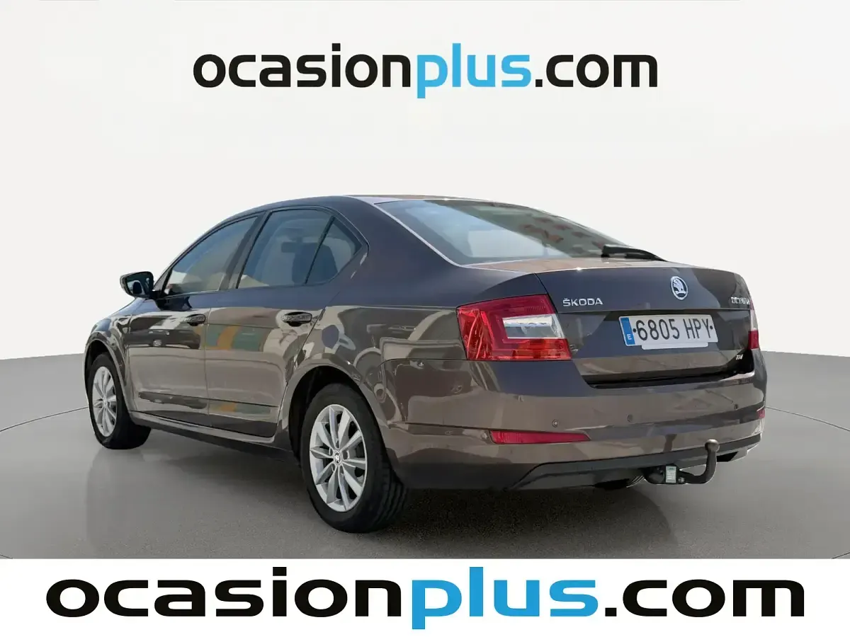 Usado Skoda Octavia Ambition 105 CV (77 kW) 2013 Marrón Berlina
