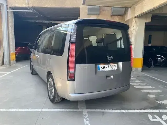 Usado Hyundai Staria Style 227 CV (166 kW) 2025 Gris / plata Monovolumen