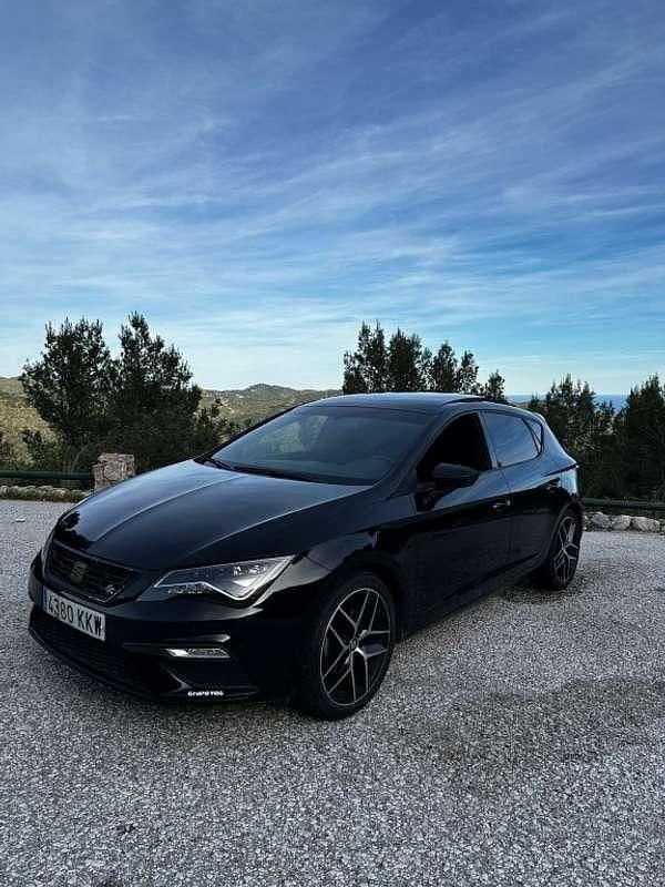 Usado Seat Leon FR 150 CV (110 kW) 2018 Negro Utilitario