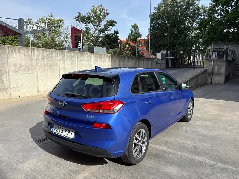Usado Hyundai i30 GO! 120 CV (88 kW) 2018 Azul Berlina