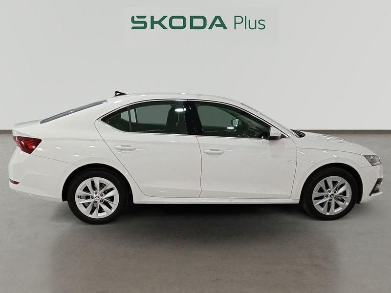 Usado Skoda Octavia Selection 150 CV (110 kW) 2025 Blanco Berlina