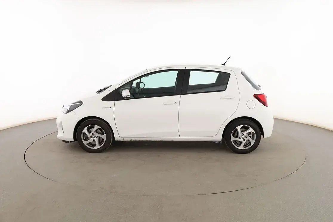 Usado Toyota Yaris Active 101 CV (74 kW) 2016 Blanco Utilitario