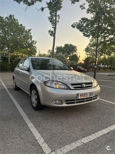 Gris / plata Usado 2005 Chevrolet Lacetti CDX Berlina | 3250 € (Precio justo) - Imagen 1/4