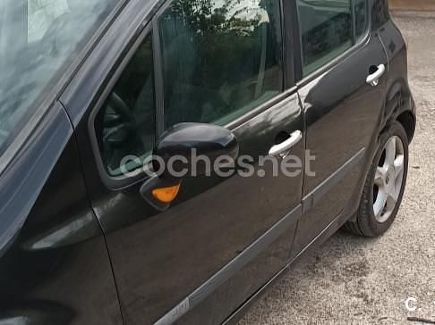 Usado Renault Modus Authentique 80 CV (58 kW) 2005 Negro Monovolumen