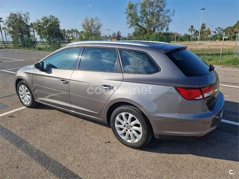 Usado Seat Leon ST Style 150 CV (110 kW) 2014 Gris / plata Familiar