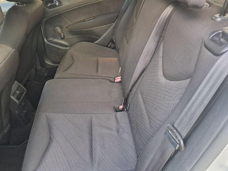 Usado Peugeot 308 Active 92 CV (67 kW) 2012 Blanco Berlina