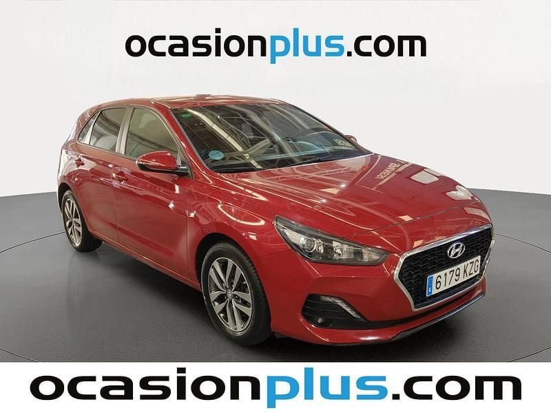 Usado Hyundai i30 120 CV (88 kW) 2019 Rojo Utilitario