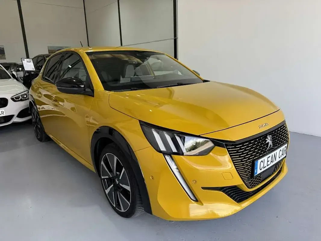 Begagnad Peugeot e-208 GT 100 kW (136 HK) 2021 Gul Halvkombi