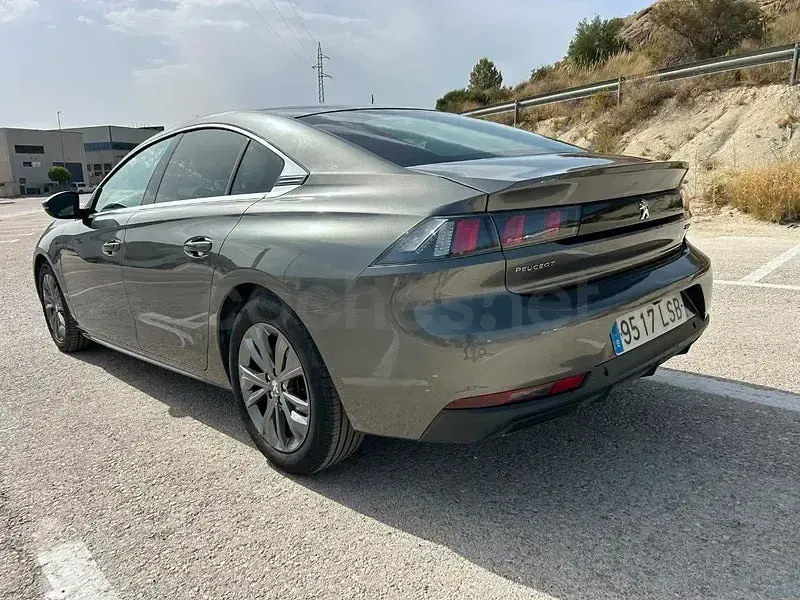 Usado Peugeot 508 SW Business-Line 130 CV (95 kW) 2021 Gris / plata Familiar