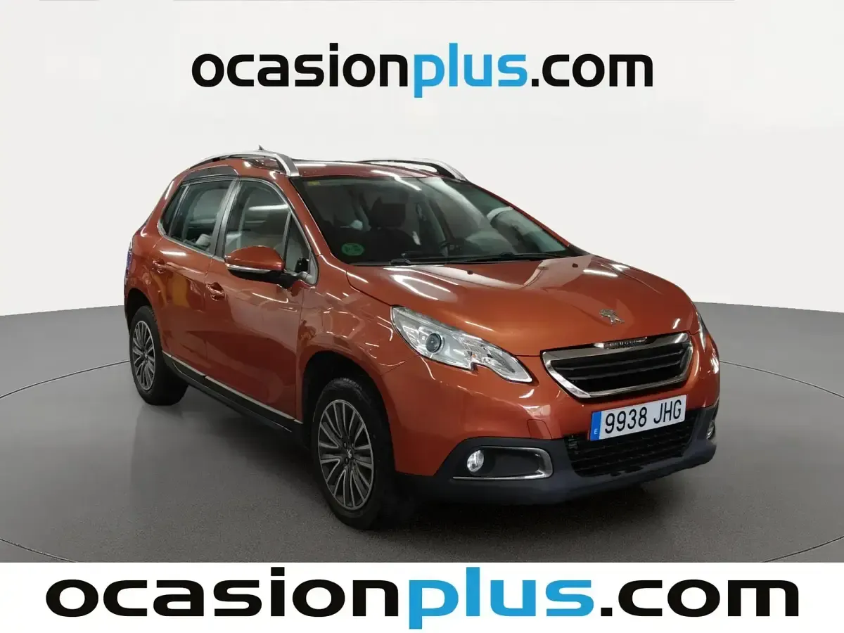 Usado Peugeot 2008 Active 82 CV (60 kW) 2015 Rojo SUV