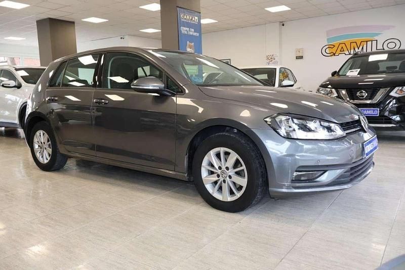 Usado VW Golf VII Advance 116 CV (85 kW) 2019 Gris Utilitario
