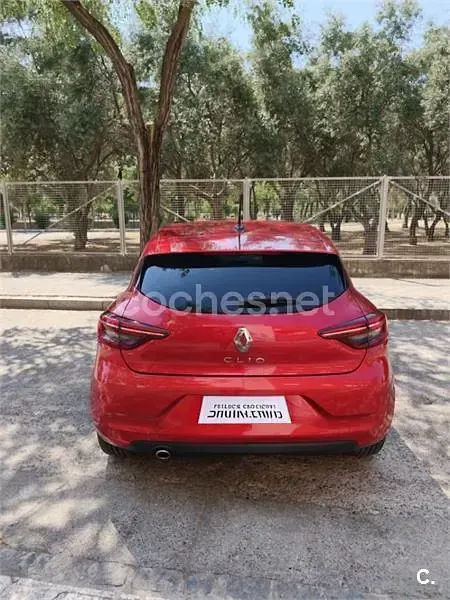 Usado Renault Clio V Intens 90 CV (66 kW) 2022 Rojo Berlina