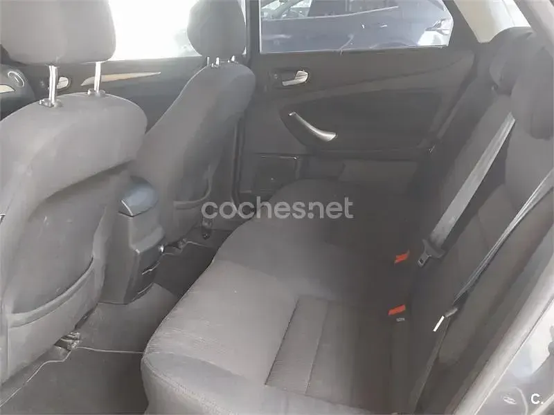 Usado Ford Mondeo Titanium 140 CV (102 kW) 2010 Gris / plata Berlina
