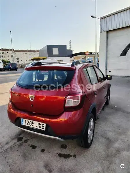 Usado Dacia Sandero Stepway 90 CV (66 kW) 2015 Rojo Berlina