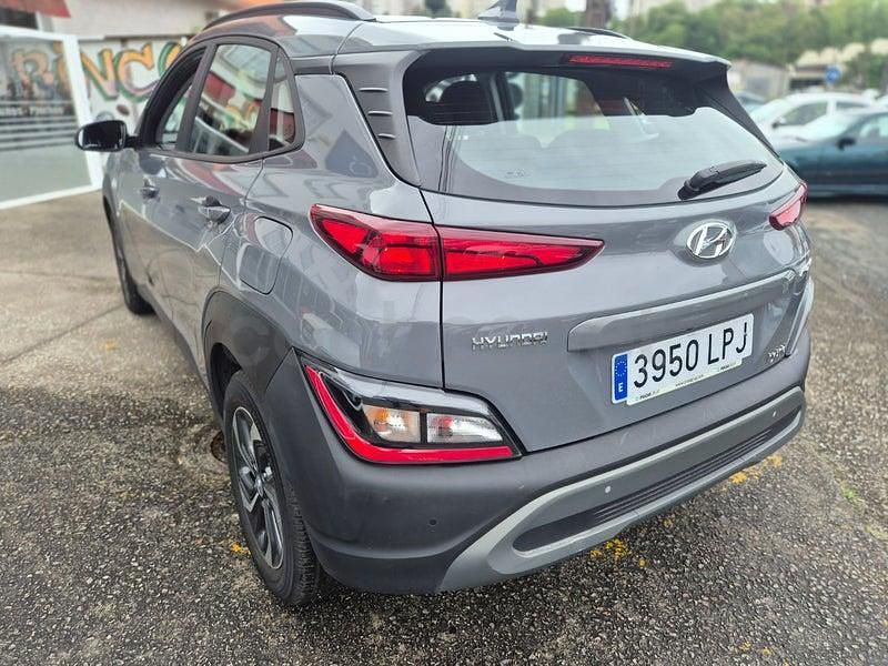 Usado Hyundai Kona 141 CV (103 kW) 2021 Gris / plata SUV