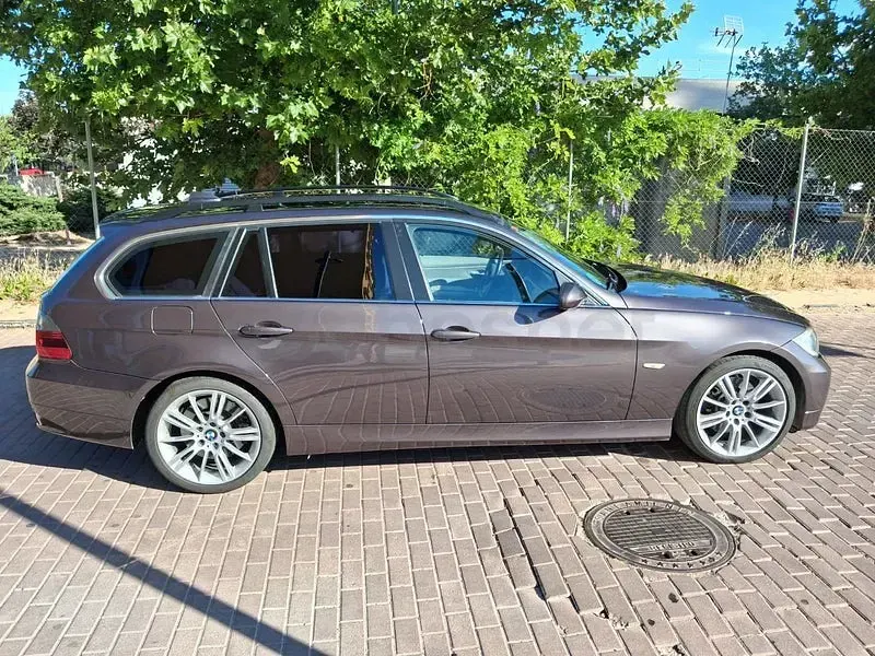 Usado BMW 330 272 CV (200 kW) 2008 Gris / plata Familiar