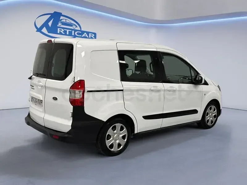 Usado Ford Tourneo Courier Ambiente 75 CV (55 kW) 2019 Blanco Monovolumen