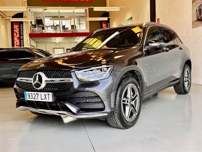 Usado Mercedes GLC300e 320 CV (235 kW) 2022 Gris / plata SUV