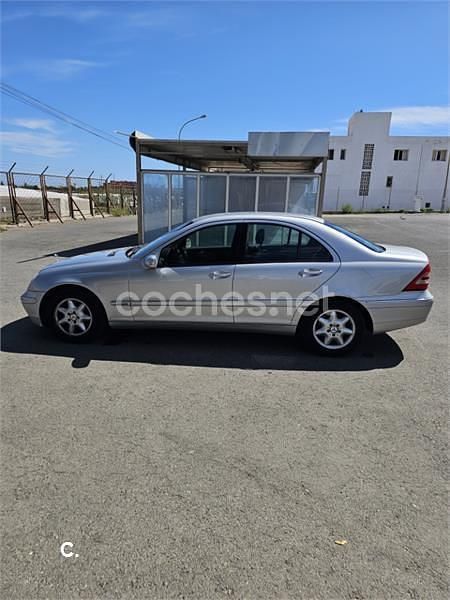 Usado Mercedes C200 Elegance 163 CV (119 kW) 2003 Gris / plata Berlina