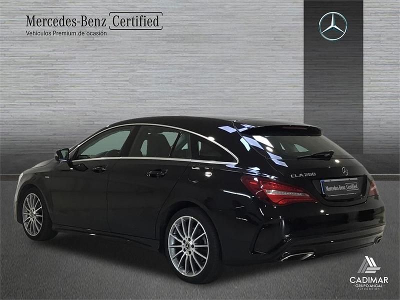 Usado Mercedes CLA200 Shooting Brake 156 CV (114 kW) 2019 Negro Familiar