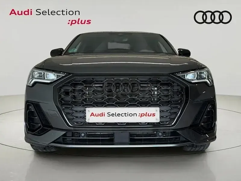 Usado Audi Q3 Sportback Ambiente 150 CV (110 kW) 2025 Gris / plata SUV