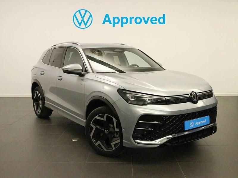 Usado VW Tiguan R-line 204 CV (150 kW) 2025 Gris plata SUV