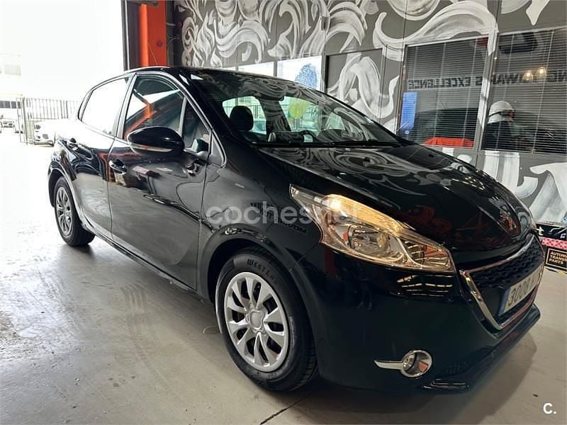 Usado Peugeot 208 Active 82 CV (60 kW) 2013 Negro Utilitario