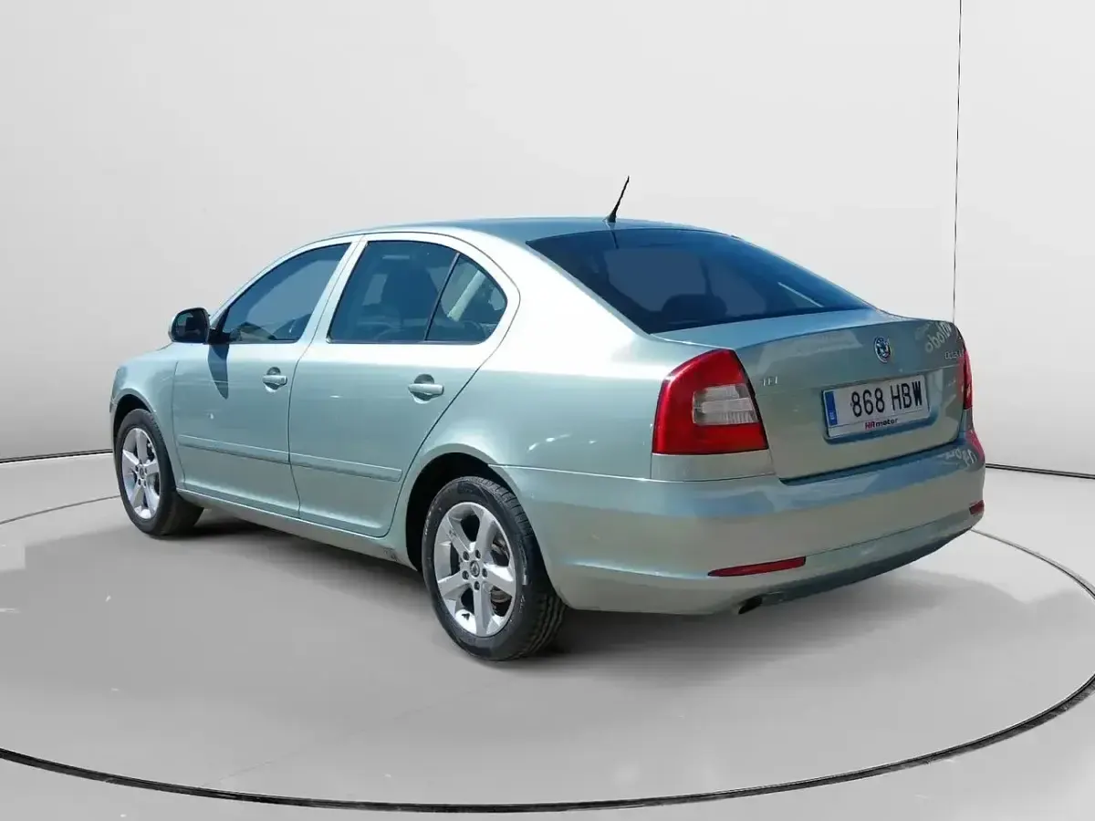 Käytetty Skoda Octavia 105 HP (77 kW) 2011 Sininen Sedan