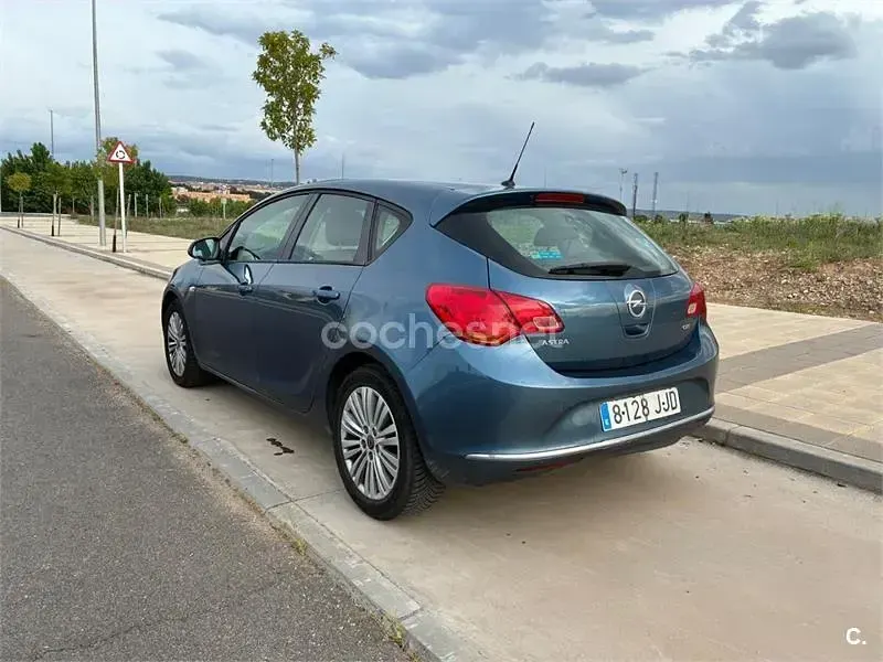 Usado Opel Astra Selective 110 CV (80 kW) 2015 Azul Berlina