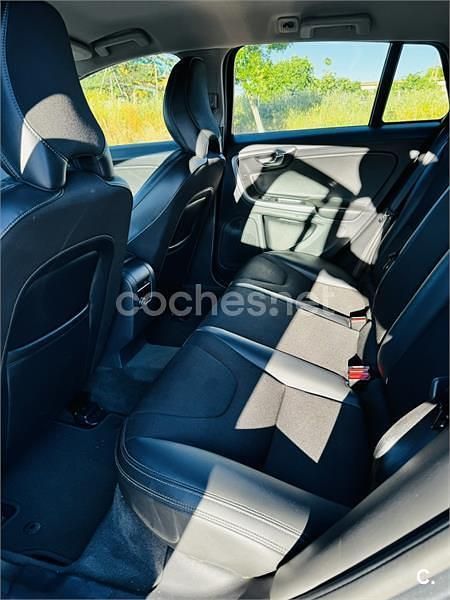 Gris / plata Usado 2018 Volvo V60 Momentum Familiar | 12.300 € (Precio justo) - Imagen 1/4