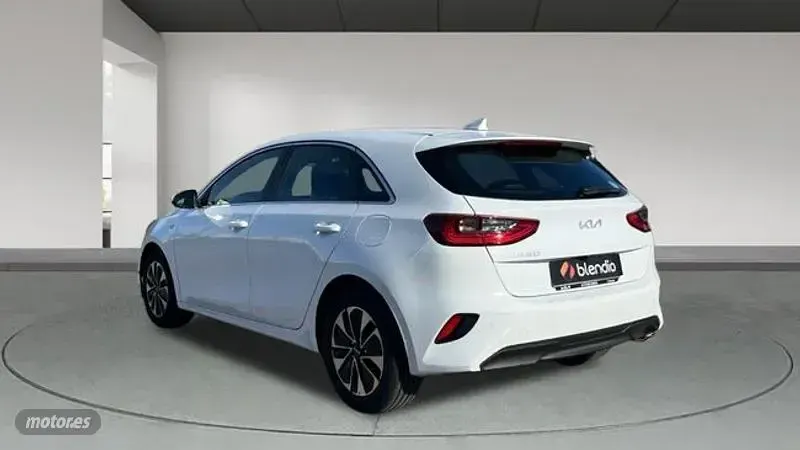 Usado Kia Ceed 100 CV (73 kW) 2024 Blanco Utilitario