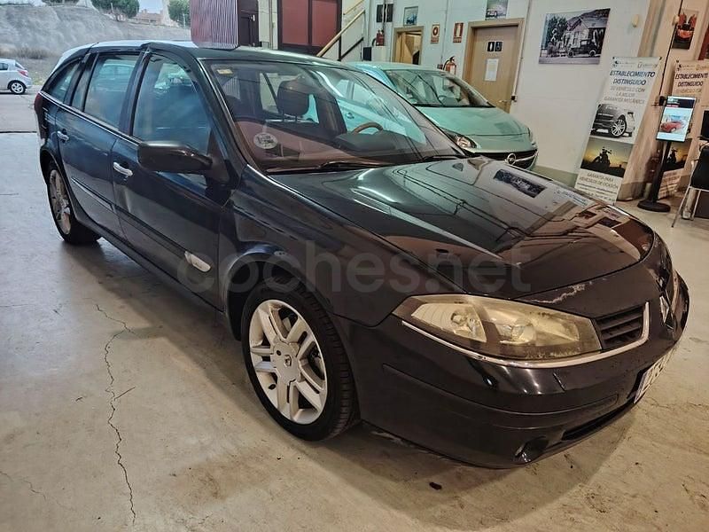 Usado Renault Laguna GrandTour Initiale 210 CV (154 kW) 2005 Verde Familiar
