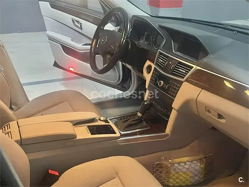 Usado Mercedes E220 170 CV (125 kW) 2010 Negro Berlina