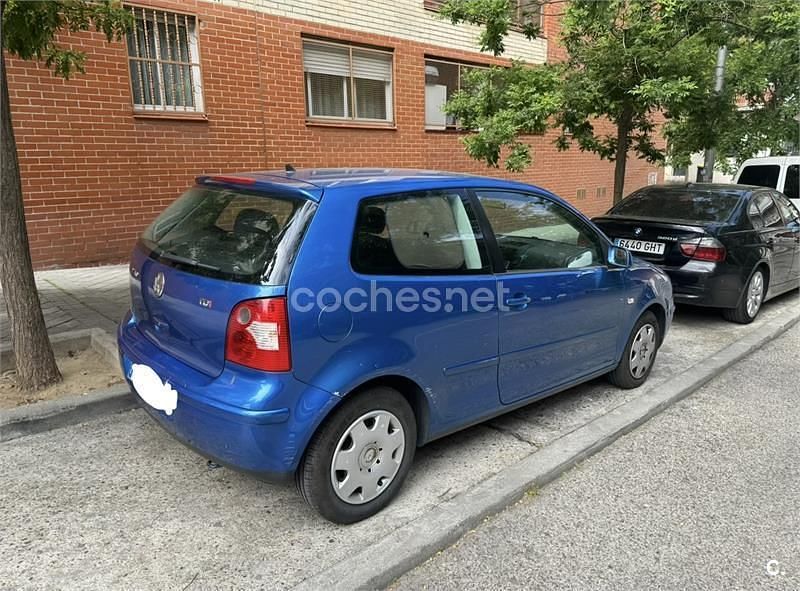 Usado VW Polo Trendline 75 CV (55 kW) 2003 Azul Berlina