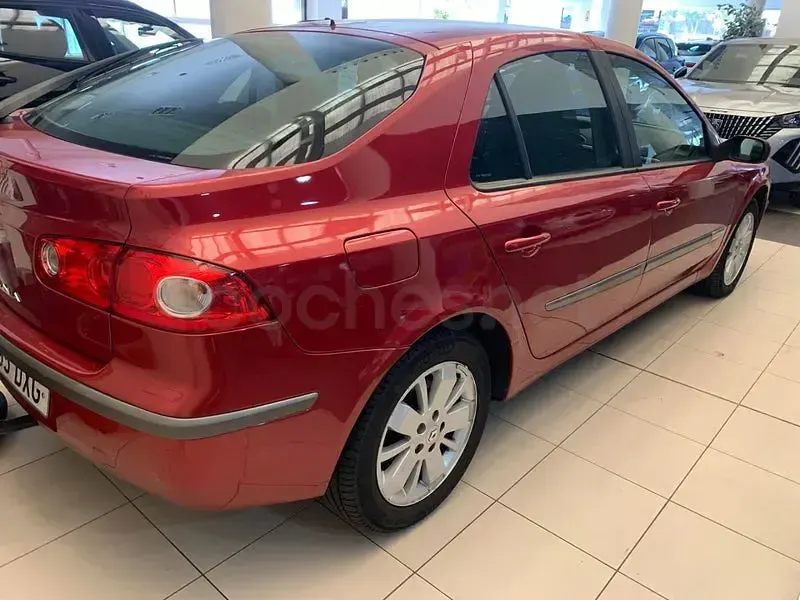 Usado Renault Laguna II Dynamique 130 CV (95 kW) 2006 Granate Berlina
