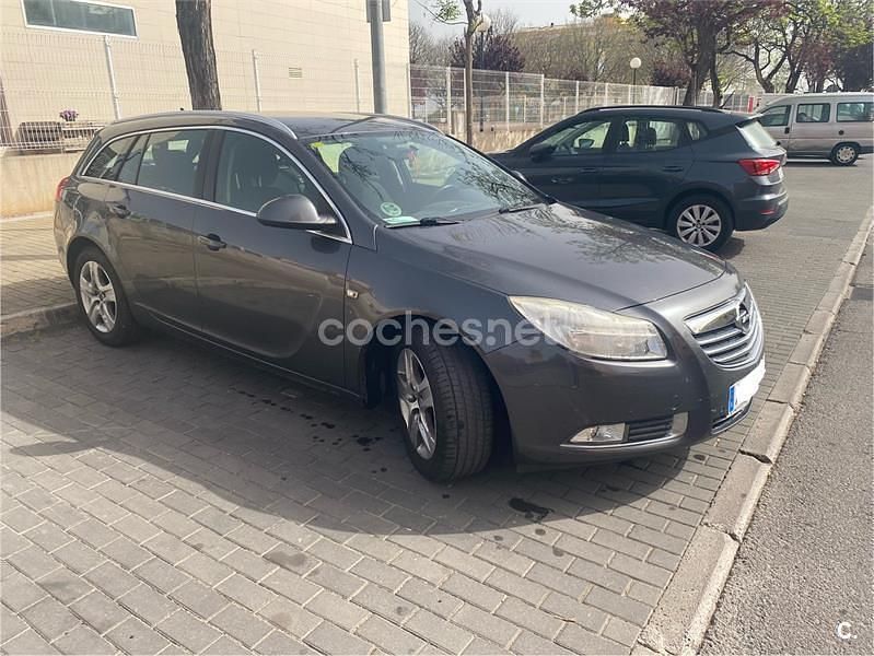 Usado Opel Insignia Selective 130 CV (95 kW) 2012 Gris / plata Familiar