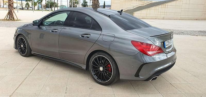 Usado Mercedes CLA220 AMG line 170 CV (125 kW) 2013 Gris / plata Berlina