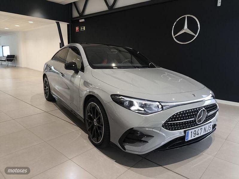 Nuevo Mercedes CLA220 AMG line 211 CV (155 kW) 2026 Manufaktur gris alpino Berlina