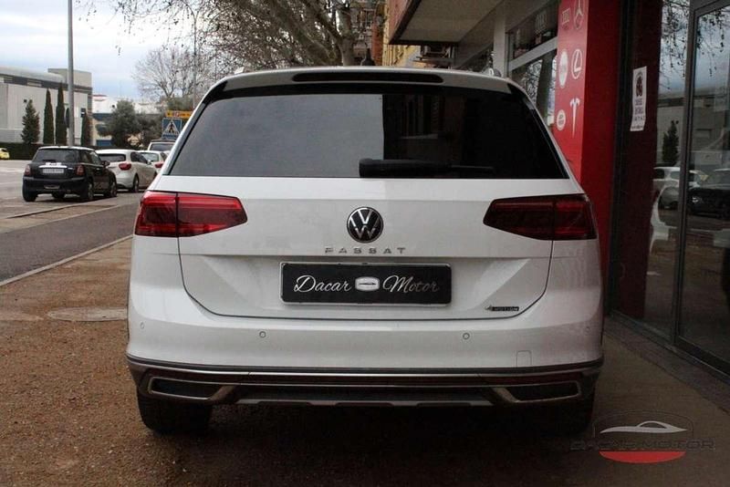 Usado VW Passat Alltrack 200 CV (147 kW) 2021 Blanco Familiar