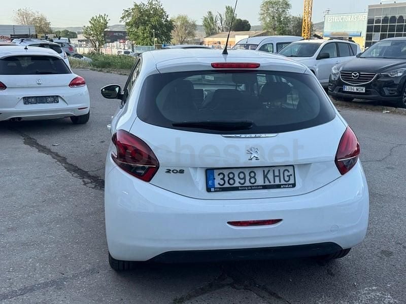 Usado Peugeot 208 Active 75 CV (55 kW) 2018 Blanco Utilitario